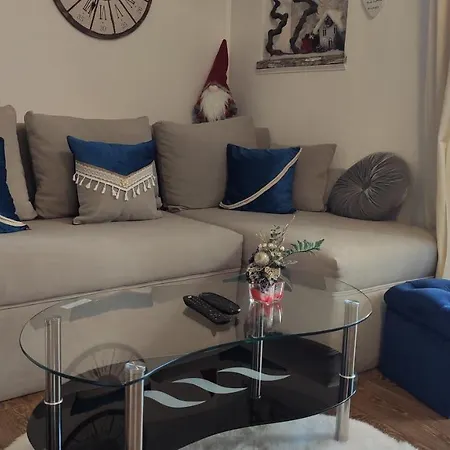 Helena Apartment Split