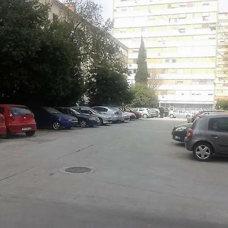 Helena Apartment Split